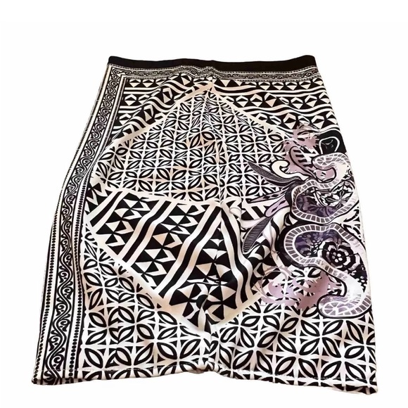 Alya - Printed Pencil Skirt - Picture 4 of 11